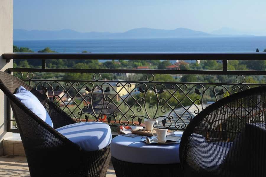Iakovakis Suites & Spa Коропи Стая снимка